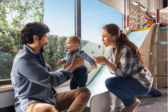 assets.images.family-baby-toboggan.alt